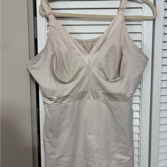 Ruby Ribbon size 48 - Picture 1 of 4